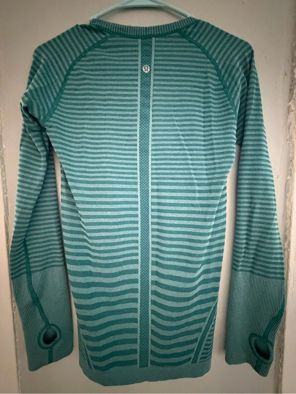 lululemon swiftly tech long sleeve in Heathered Forage Teal size 6 NWOT